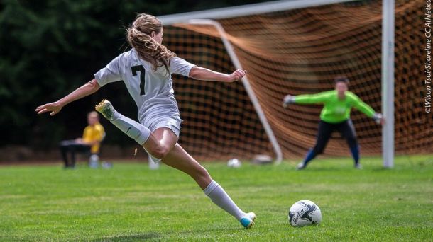 fall2016_wsoc_goalkick