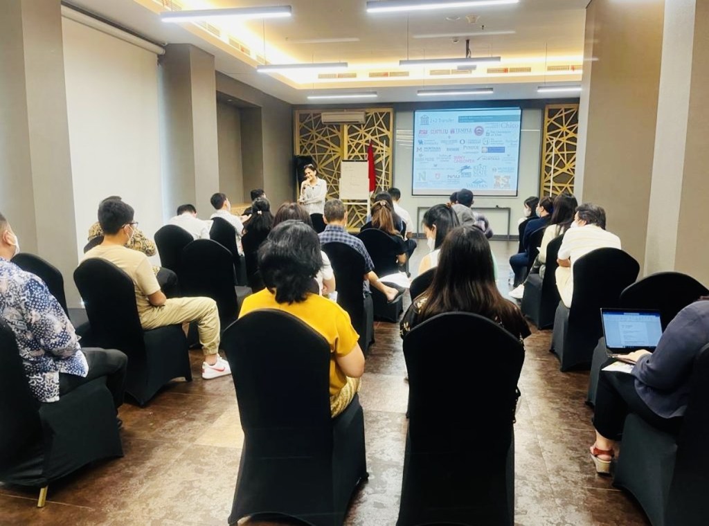 IE Global Trip teem meeting photo