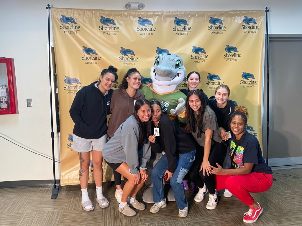 student group photo with SCC Dolphie