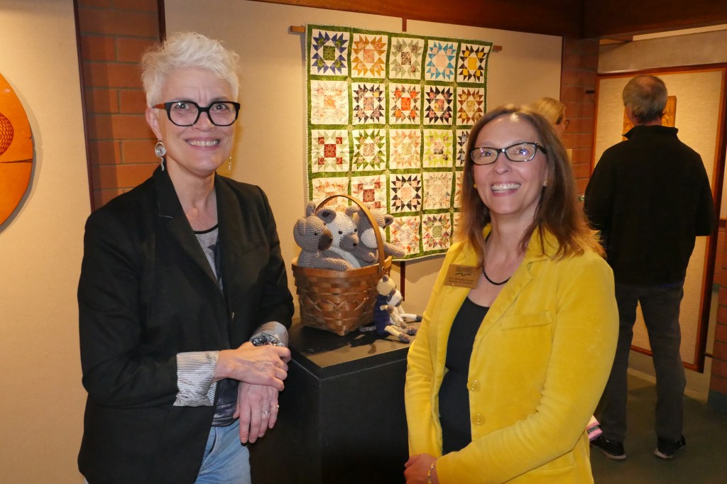 art event photo of attendees