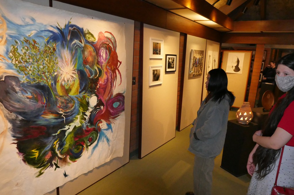 art event photo of attendees