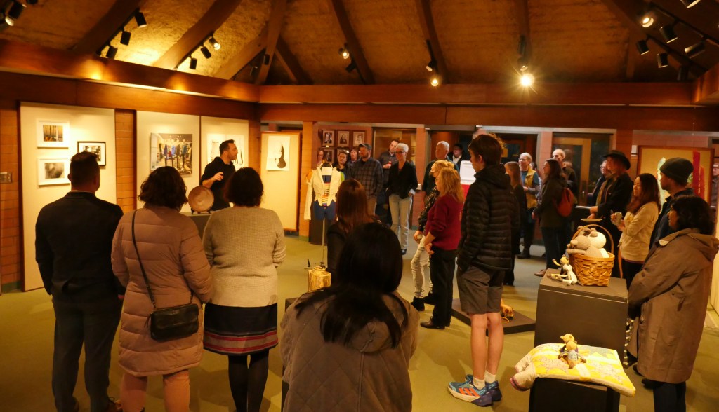 art event photo of attendees