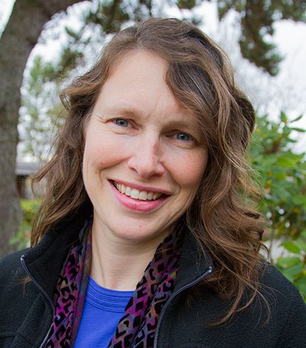 This is a color head shot for Amy Rovner.