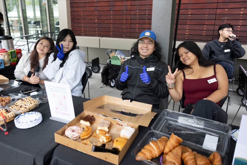 Student Life Crew Offering Snacks During Opening Week.